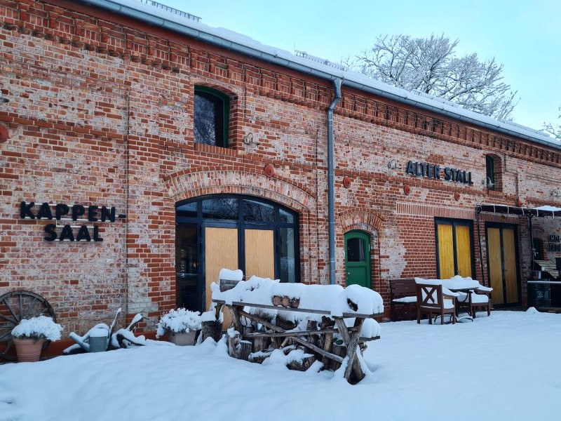 Naturhof Malchow, Hofgebäude im Winter